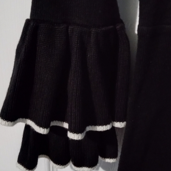 Elegant Black Dress with Ruffle Sleeves - Picture 4 of 4
